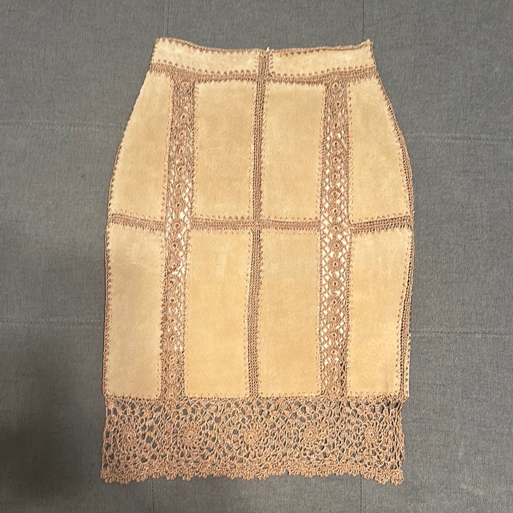 Chic vintage Lace-Trimmed Pencil Skirt in Tan